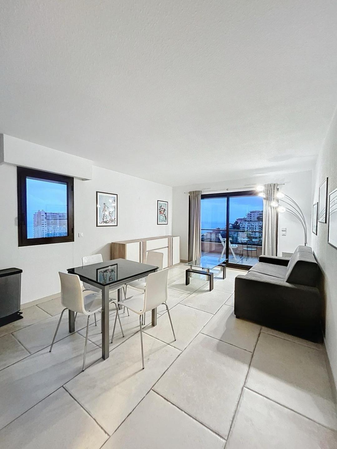 בוסוליי Luxurious 3 Rooms, Pool, Bnbrickeys מראה חיצוני תמונה